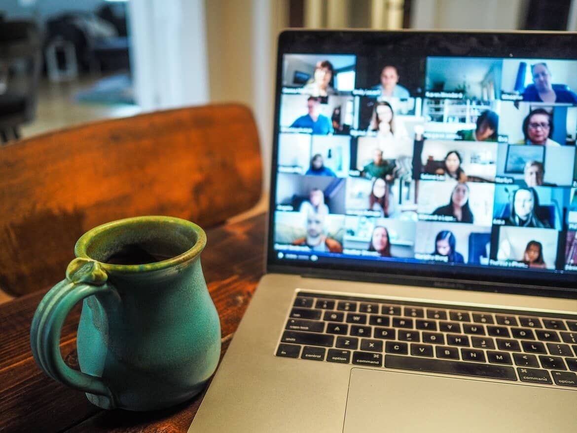 Mejores Videoconferencias con estos 10 Prácticos Consejos | A colorful day